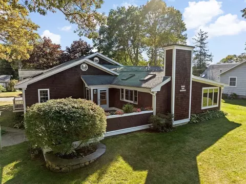 15 Upland Rd, Wareham, MA 02558