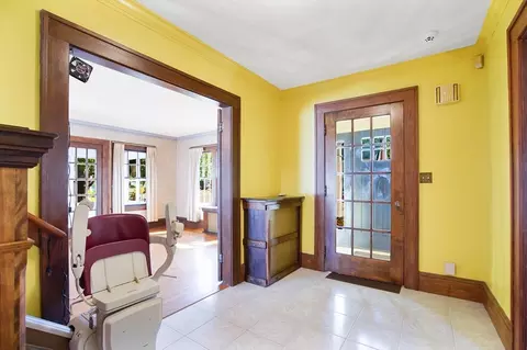 Entry Way - 50 Morningside Park, Springfield, MA 01108 photo 2 of 5