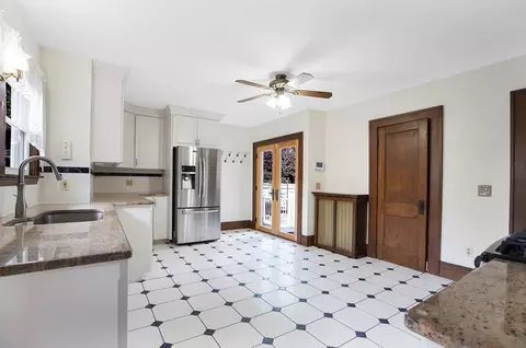 Kitchen - 50 Morningside Park, Springfield, MA 01108 photo 2 of 4