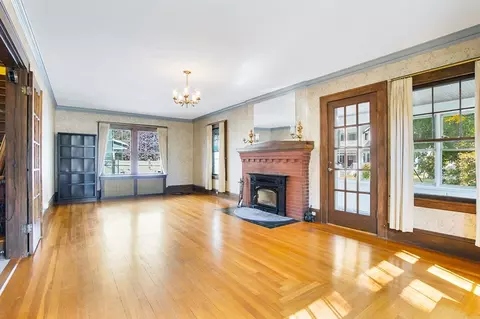 Living - 50 Morningside Park, Springfield, MA 01108 photo 1 of 4