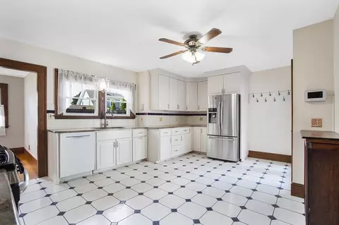 Kitchen - 50 Morningside Park, Springfield, MA 01108 photo 1 of 4