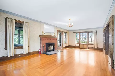 Living - 50 Morningside Park, Springfield, MA 01108 photo 3 of 4