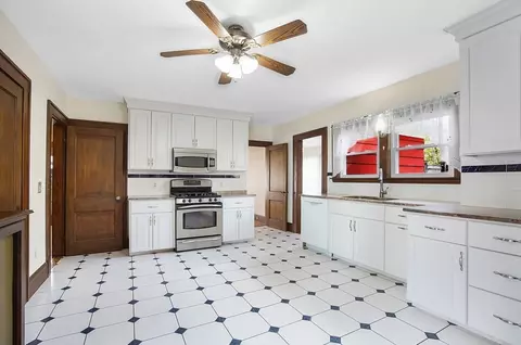 Kitchen - 50 Morningside Park, Springfield, MA 01108 photo 3 of 4