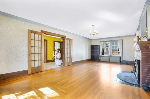 Living - 50 Morningside Park, Springfield, MA 01108 photo 2 of 4