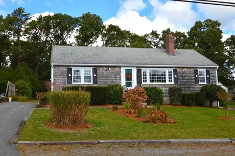 60 Hemlock Ln, Dennis, MA 02660