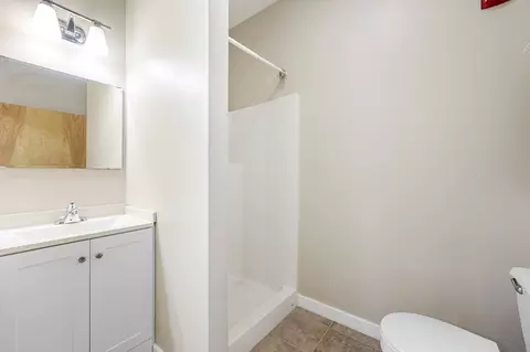 Bath - 20 William St #2, Worcester, MA 01609 photo 3 of 4
