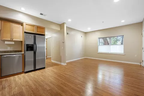 Living - 20 William St #2, Worcester, MA 01609 photo 1 of 3