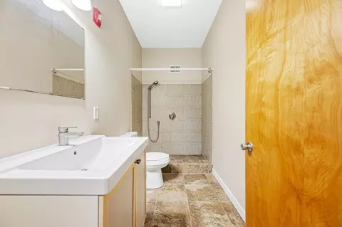 Bath - 20 William St #2, Worcester, MA 01609 photo 1 of 4
