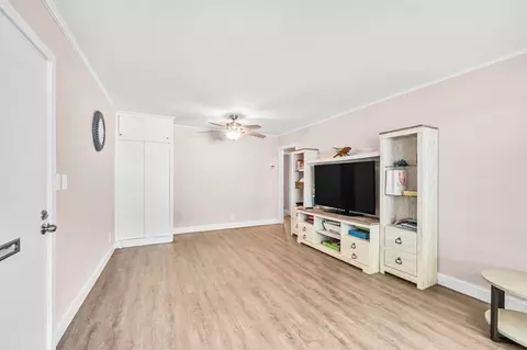 Living - 71 Doverbrook Rd #71, Chicopee, MA 01022 photo 3 of 4