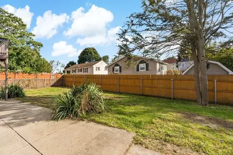 515 Snell St, Fall River, MA 02721 photo 6