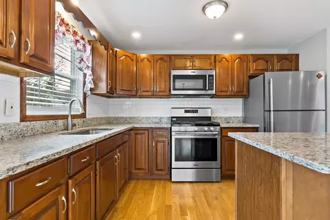 515 Snell St, Fall River, MA 02721 photo 8
