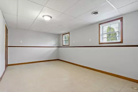 515 Snell St, Fall River, MA 02721 photo 27