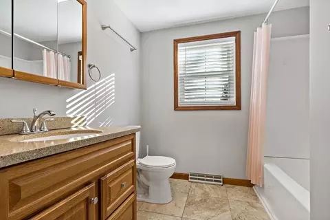 515 Snell St, Fall River, MA 02721 photo 22