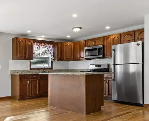 515 Snell St, Fall River, MA 02721 photo 10
