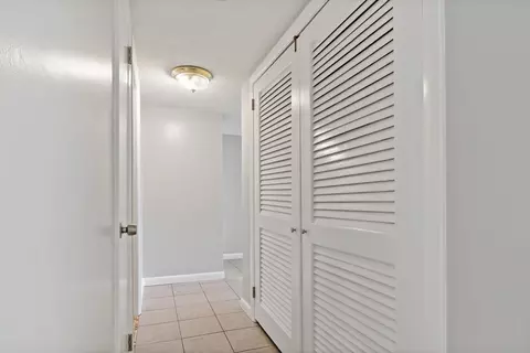 Entry Way - 239 Glasgow St #4, Fall River, MA 02721 photo 1 of 1