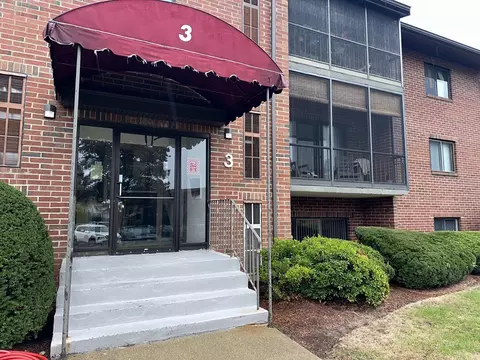 221 Oak St #3-15, Brockton, MA 02301