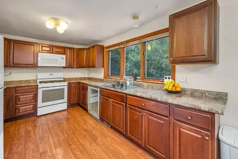 54 Maple Manor Rd, Conway, NH 03813