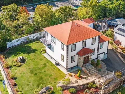 View/Area - 405 E Warren St, Fall River, MA 02723 photo 4 of 5