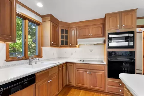 Kitchen - 4 Cape Cod Ln, Norwell, MA 02061 photo 2 of 3