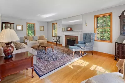 Living - 4 Cape Cod Ln, Norwell, MA 02061 photo 2 of 3