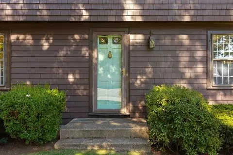 Exterior - 4 Cape Cod Ln, Norwell, MA 02061 photo 4 of 11