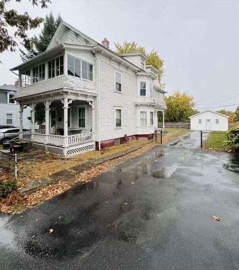 48 Taylor St, Holyoke, MA 01040