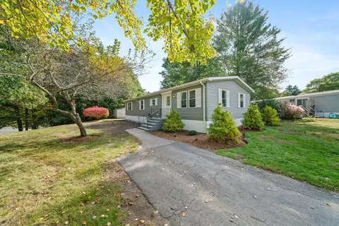 18 Oldfield Dr, Kingston, MA 02364