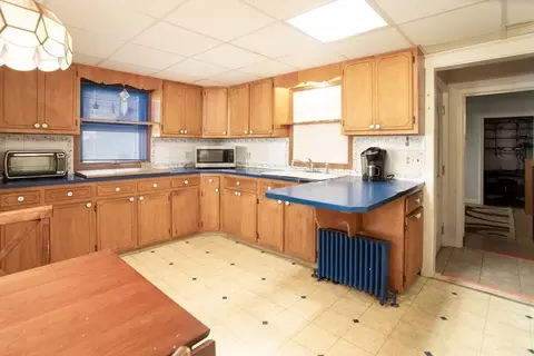 Kitchen - 186 Lowell St, Fall River, MA 02721 photo 2 of 4