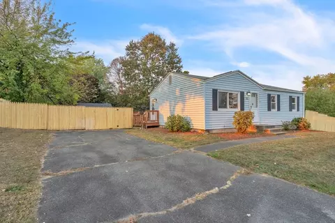 139 Moss Rd, Springfield, MA 01119 photo 2