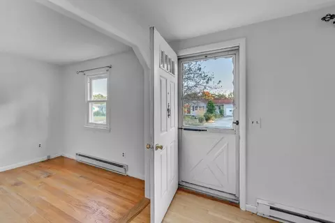 139 Moss Rd, Springfield, MA 01119 photo 4