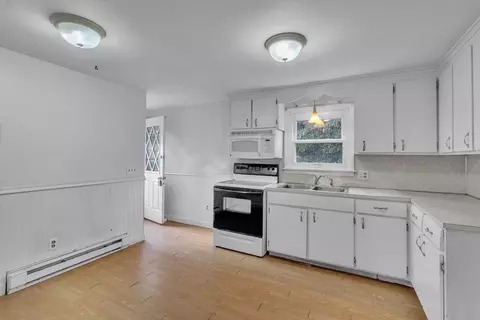139 Moss Rd, Springfield, MA 01119 photo 9