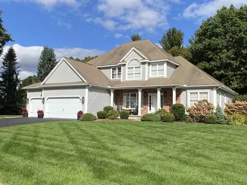7 Camelot Ln, Westfield, MA 01085