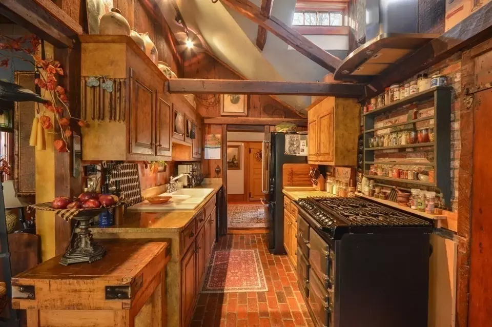 Kitchen - 162 Route 6a, Yarmouth, MA 02675 photo 2 of 4