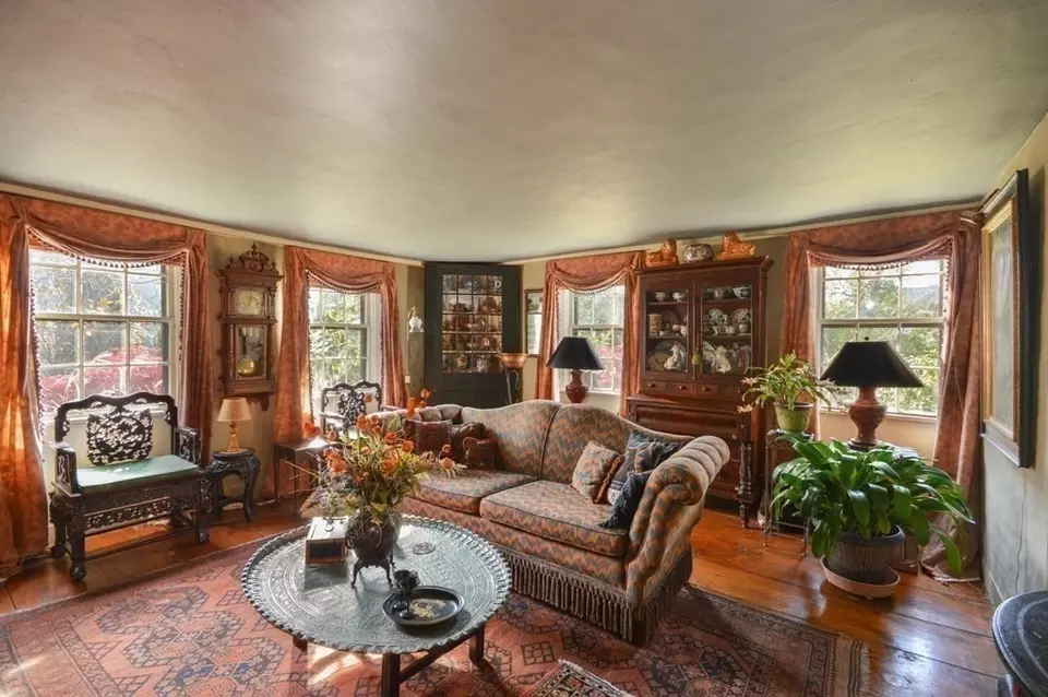 Living - 162 Route 6a, Yarmouth, MA 02675 photo 1 of 7