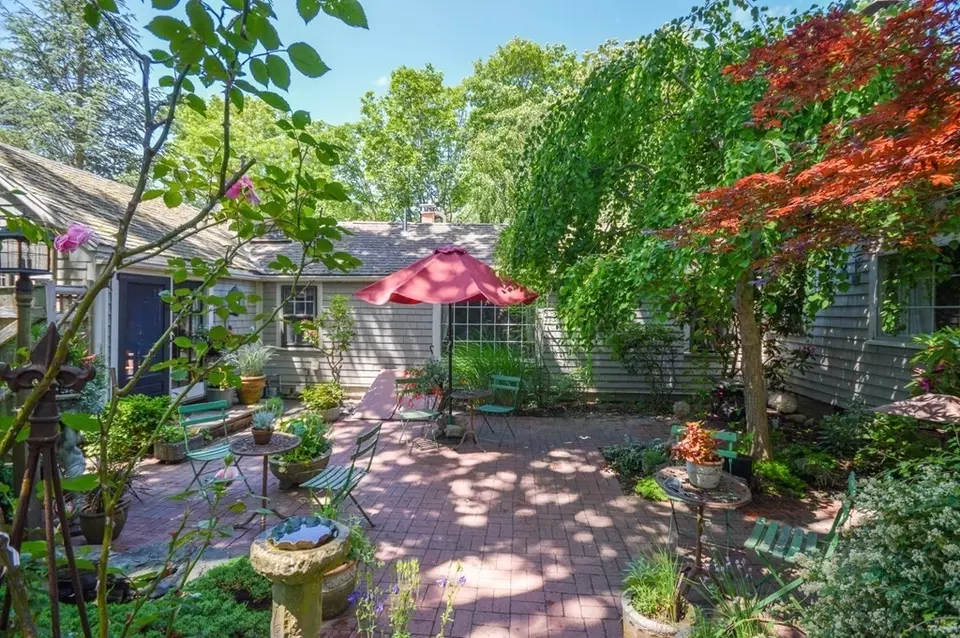 Exterior - 162 Route 6a, Yarmouth, MA 02675 photo 6 of 14