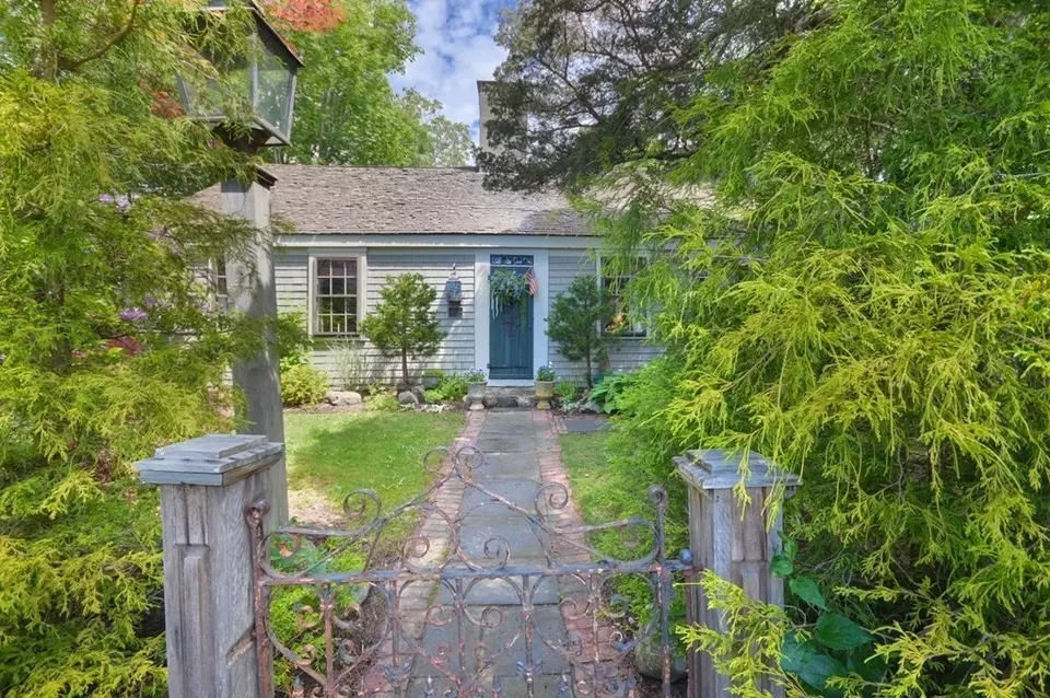 Exterior - 162 Route 6a, Yarmouth, MA 02675 photo 3 of 14