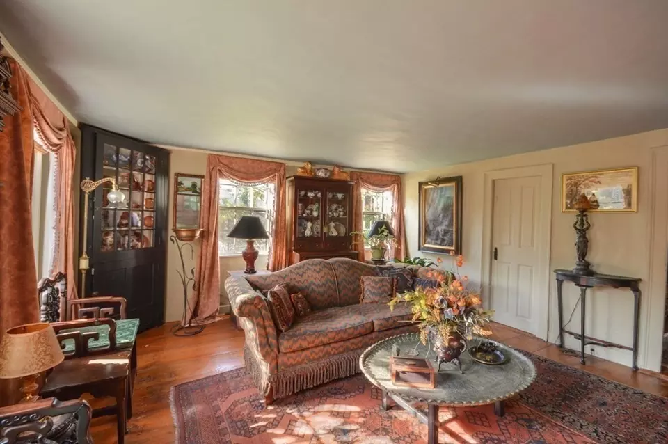 Living - 162 Route 6a, Yarmouth, MA 02675 photo 2 of 7