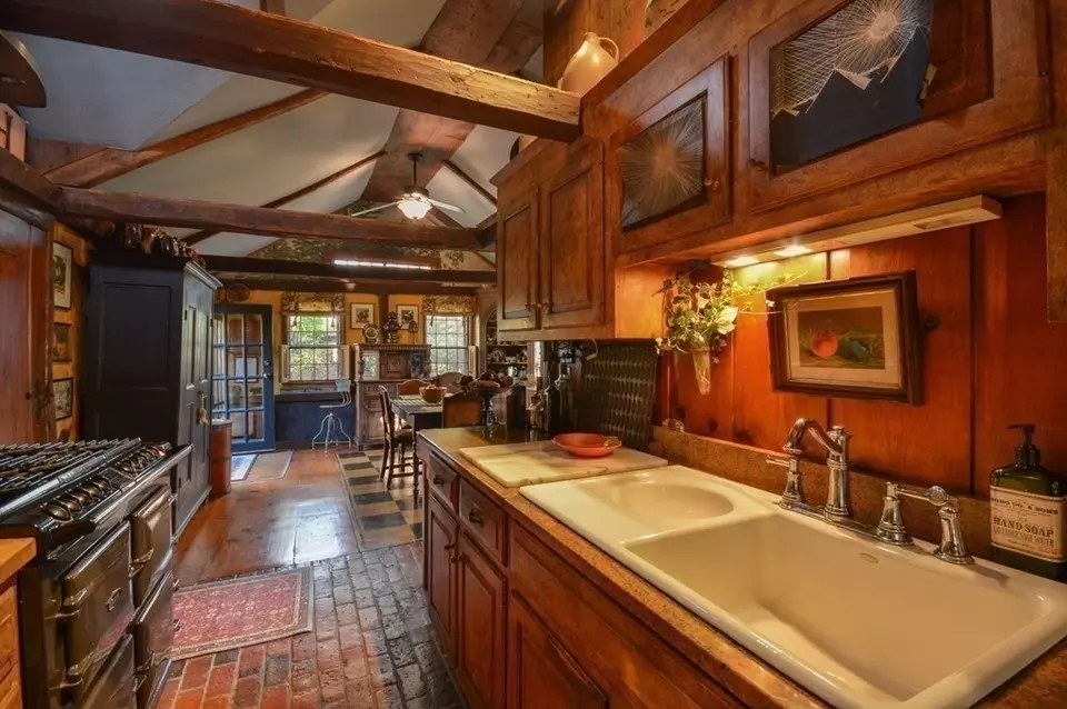 Kitchen - 162 Route 6a, Yarmouth, MA 02675 photo 4 of 4