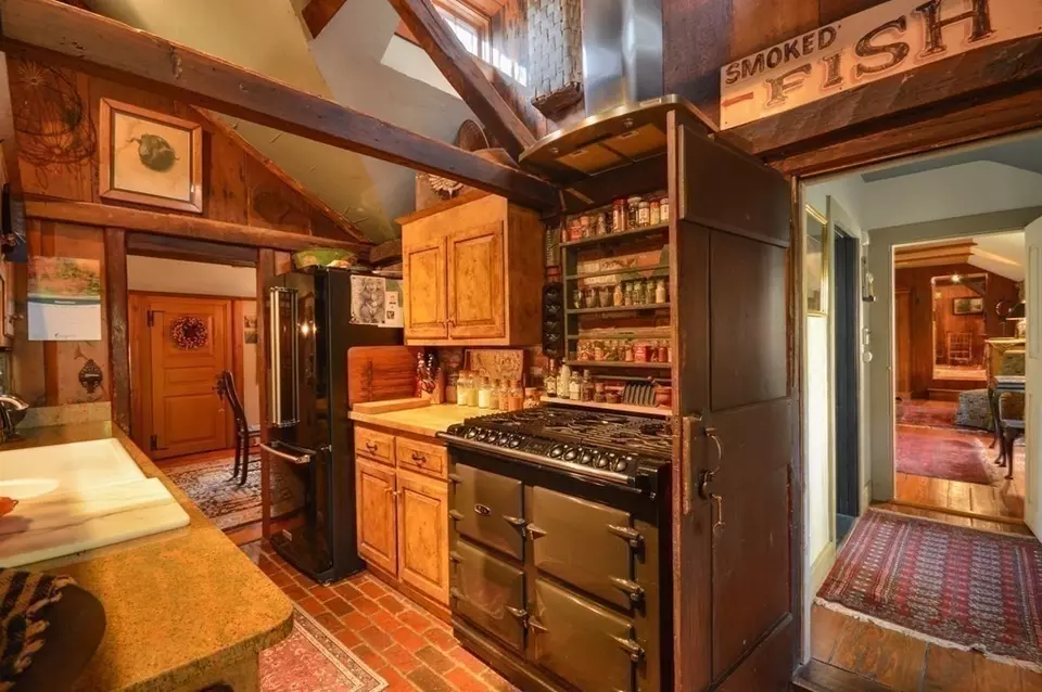 Kitchen - 162 Route 6a, Yarmouth, MA 02675 photo 3 of 4