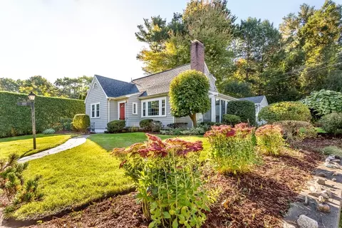 595 Randolph St, Canton, MA 02021