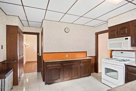 Kitchen - 174 Bancroft Ave, Reading, MA 01867 photo 3 of 3