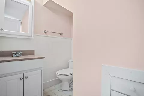 Bath - 174 Bancroft Ave, Reading, MA 01867 photo 2 of 2