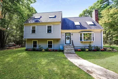 92 County St, Lakeville, MA 02347