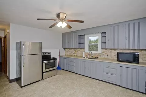 52 Simonich St, Chicopee, MA 01013 photo 4