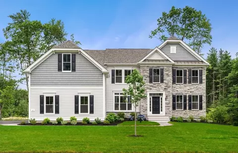 6 Lloyd Cir #25, Norton, MA 02766