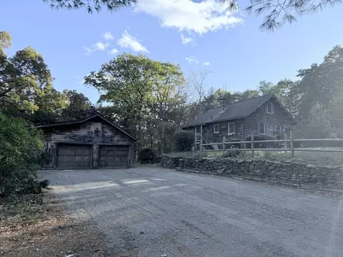 217 Nichols Rd, Barre, MA 01005