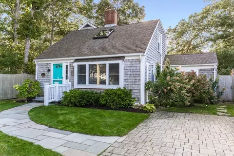 11 Cumner St, Barnstable, MA 02601