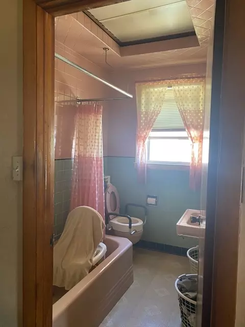 Bath - 123-129 Fenner, Fall River, MA 02724 photo 1 of 2