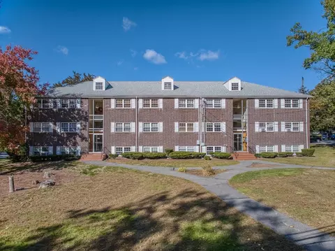 105 Farrwood Ave #11, North Andover, MA 01845