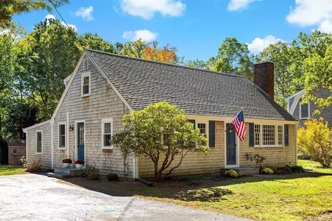 8 Shady Oak Ln, Sandwich, MA 02537